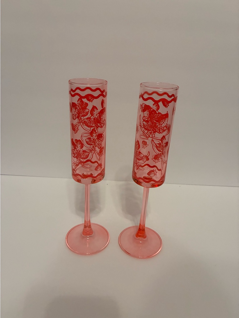 Strawberry’s champagne flutes set